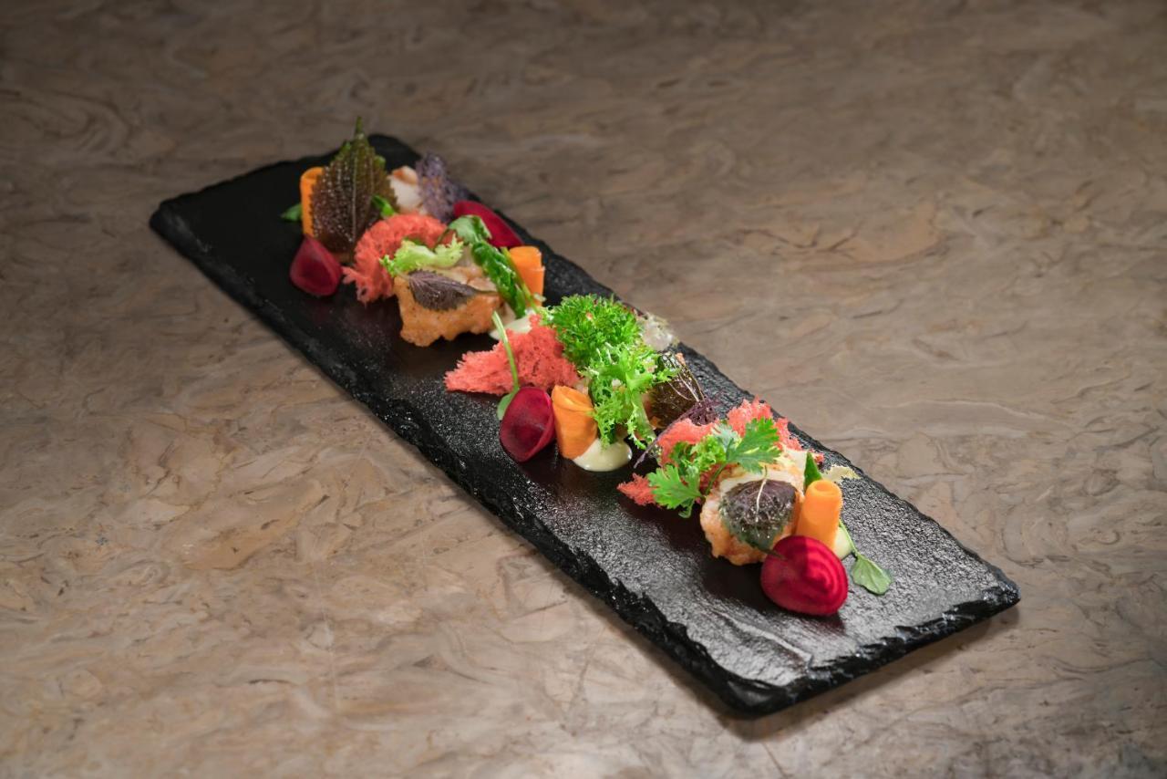 Vinpearl Resort & Spa Duong Dong Exterior foto A salad on a slate plate