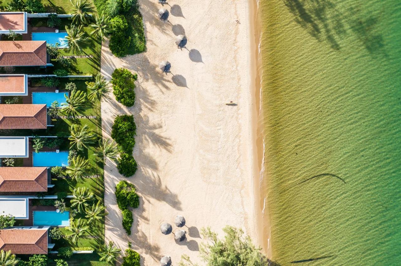 Vinpearl Resort & Spa Duong Dong Exterior foto Aerial view of the beach