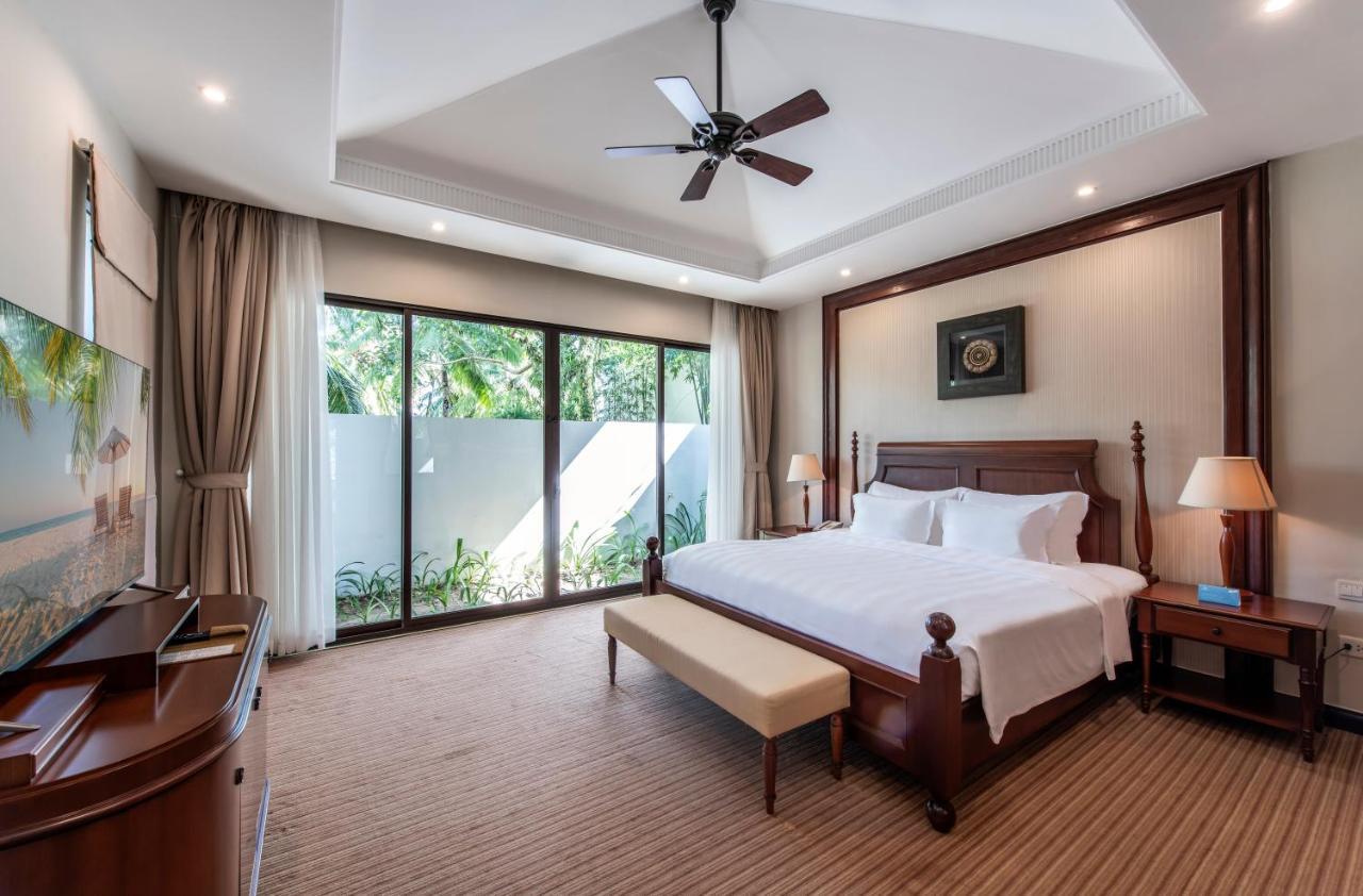 Vinpearl Resort & Spa Duong Dong Exterior foto A bedroom at Vinpearl Hotel Nha Trang