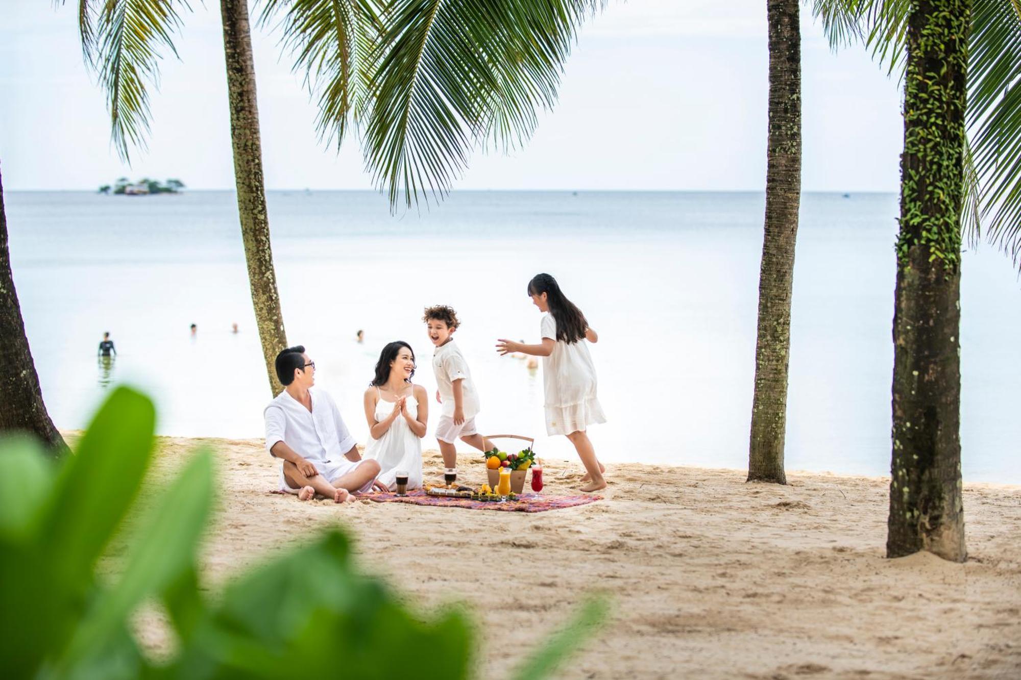 Vinpearl Resort & Spa Duong Dong Exterior foto A picnic on the beach